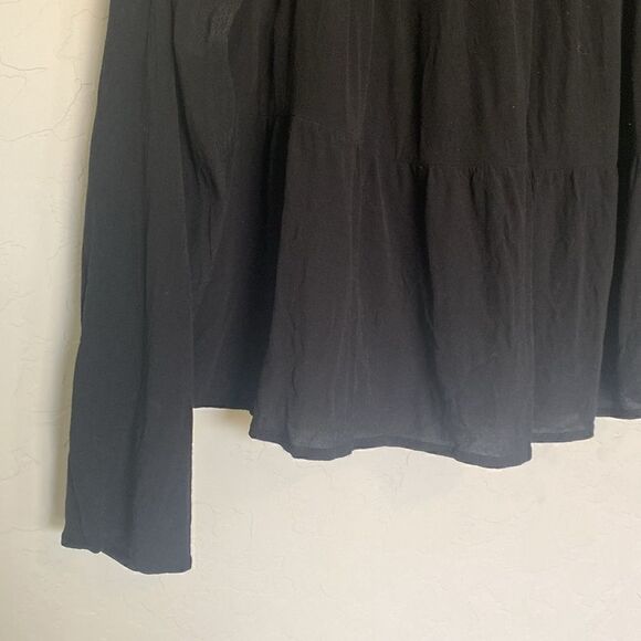 Black Rayon crop blouse - Picture 2 of 5